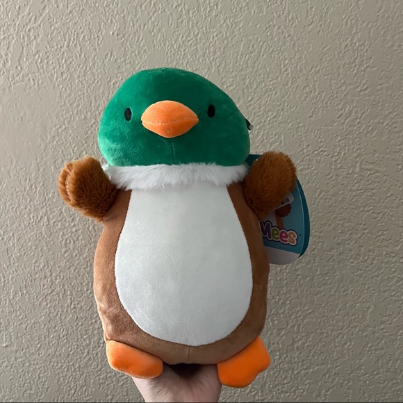 Squishmallows Other - NWT 10” Avery the Duck Hugmee Squishmallow